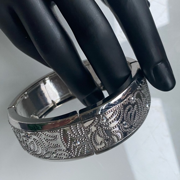 Vintage Chico's Regan Stretch Bracelet Rhinestone Silver Toned 7.5" - Picture 9 of 9